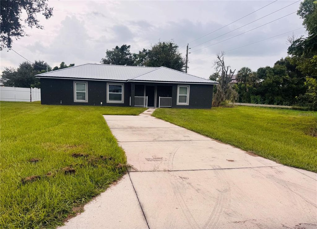 Photo of 102 N Lee Avenue, Arcadia, FL 34266 (MLS # C7514645)