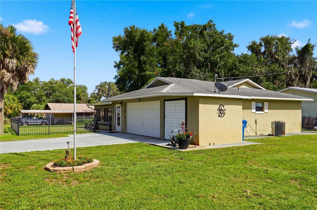 Photo of 1381 Cr 446a, Lake Panasoffkee, FL 33538 (MLS # G5113395)