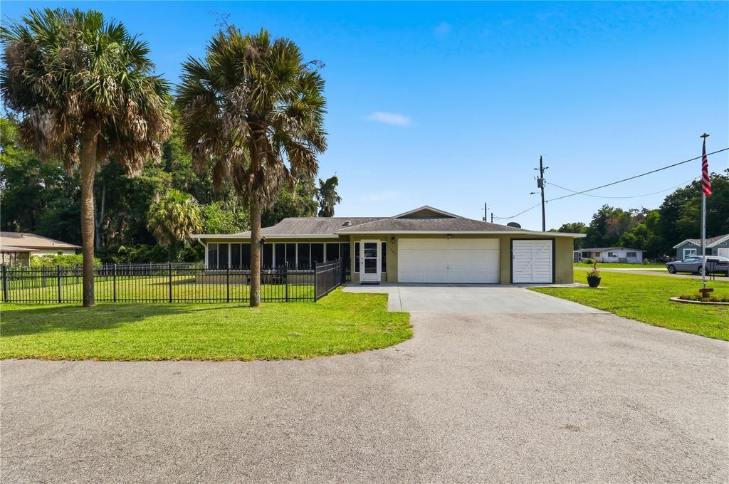Photo of 1381 Cr 446a, Lake Panasoffkee, FL 33538 (MLS # G5113395)