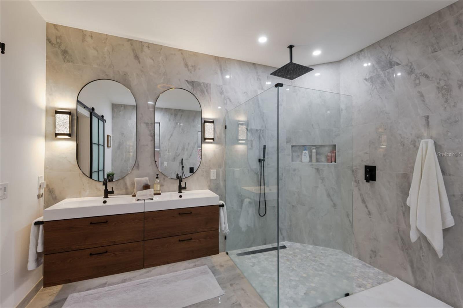 BAY OAKS ESTATES - Residential