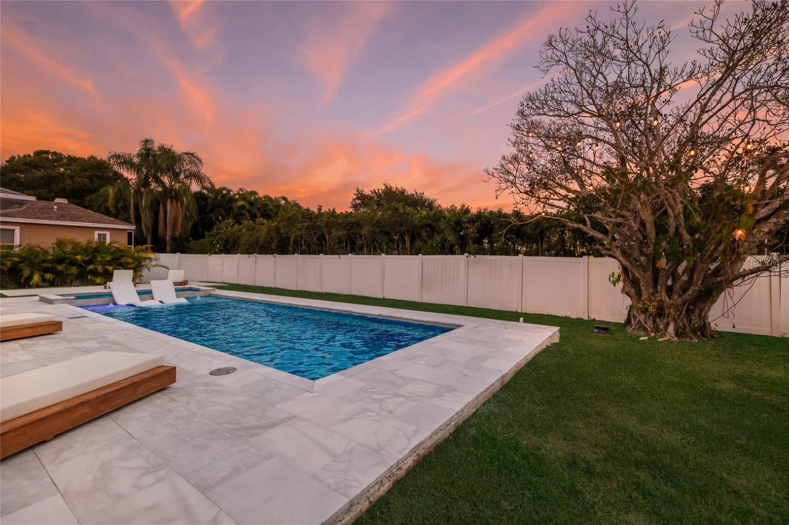 BAY OAKS ESTATES - Residential