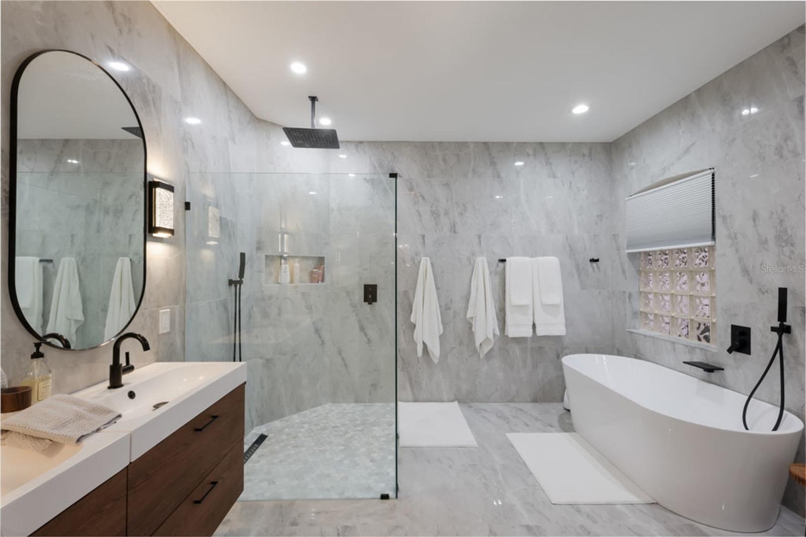 BAY OAKS ESTATES - Residential