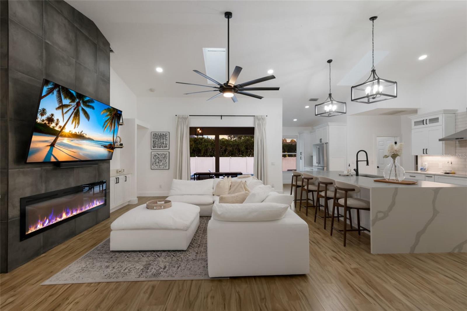 BAY OAKS ESTATES - Residential