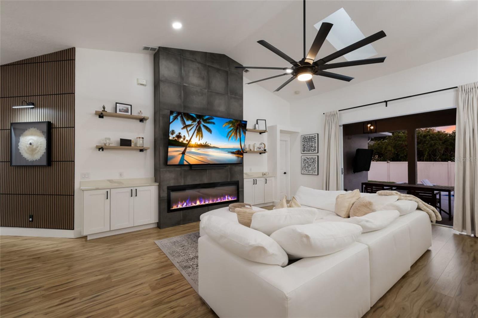 BAY OAKS ESTATES - Residential