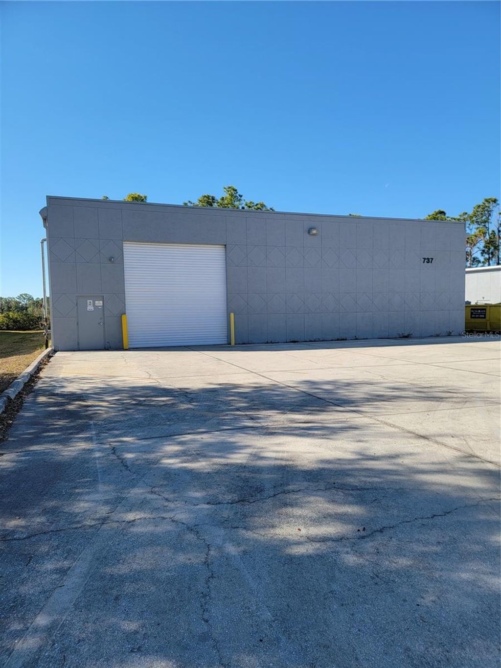 Photo of 737 Commerce Drive, Venice, FL 34292 (MLS # A4681880)