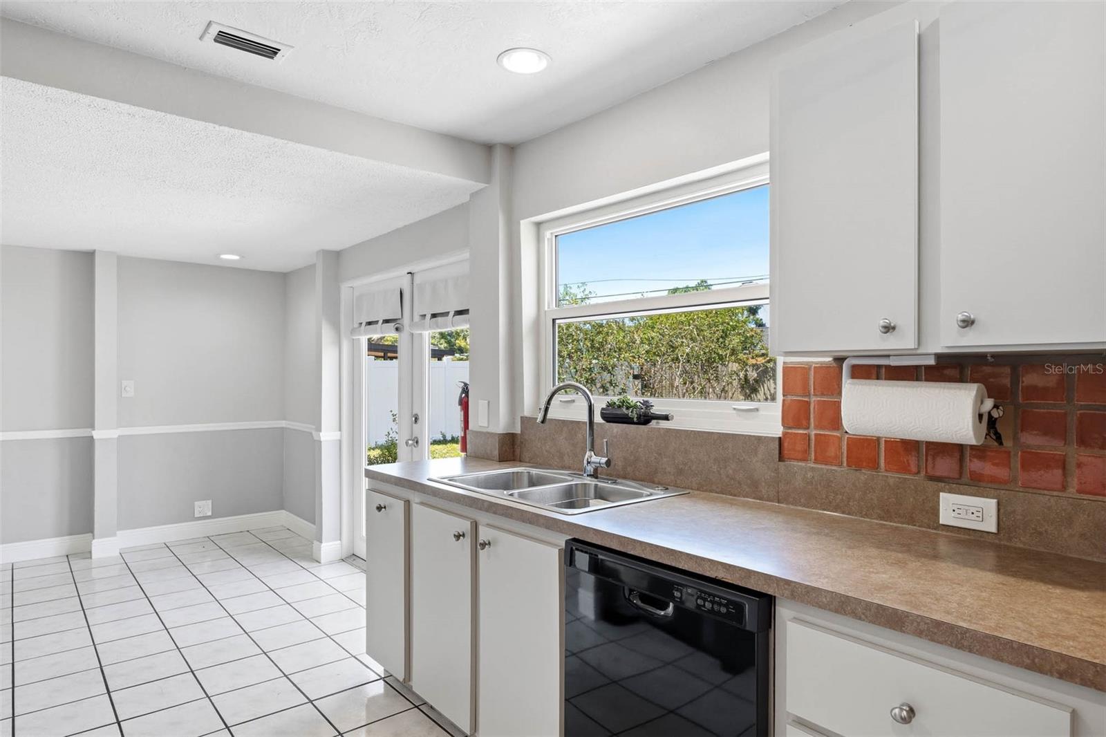 MEADOW LAWN 5TH ADD - Residential