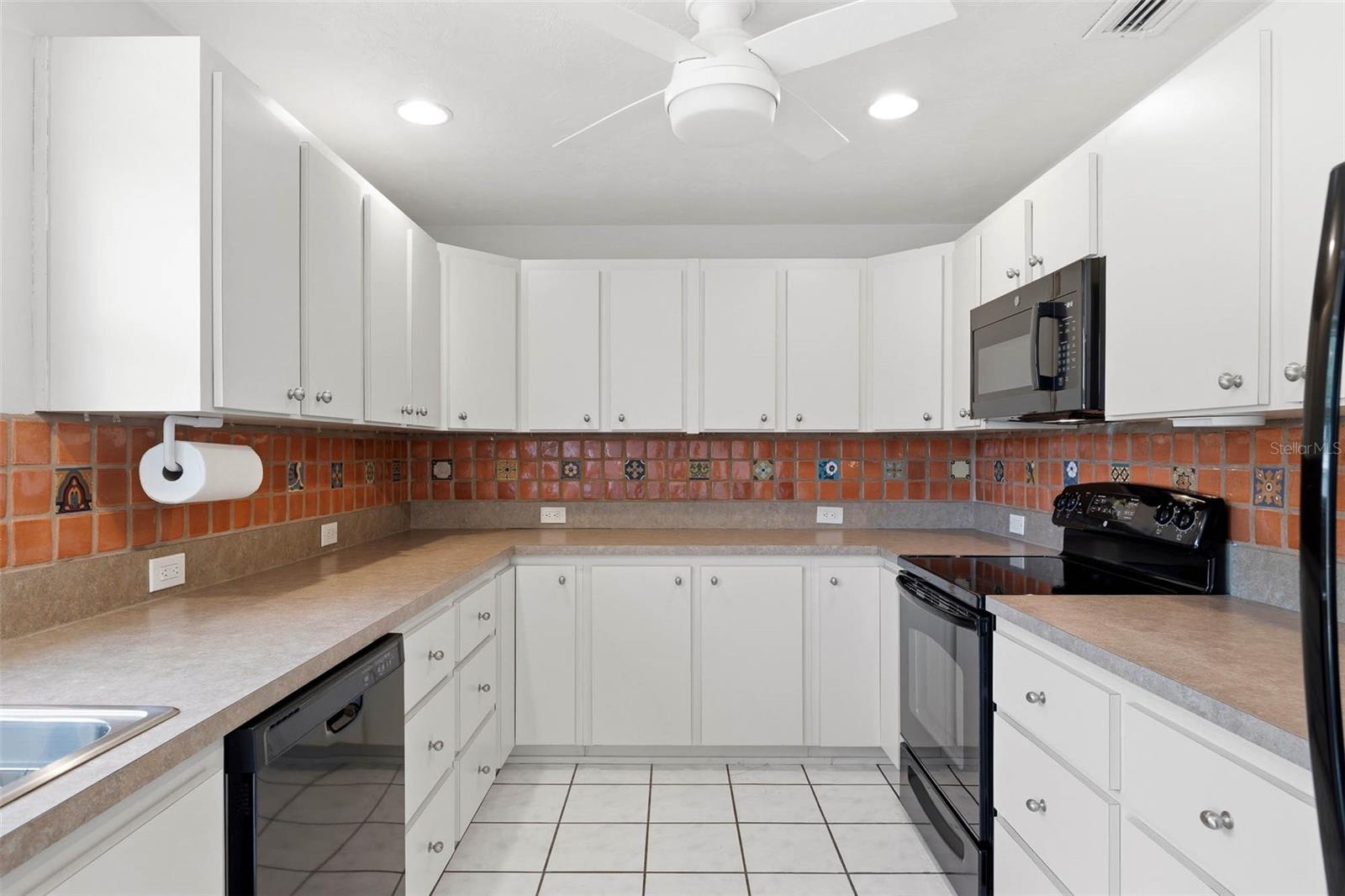 MEADOW LAWN 5TH ADD - Residential