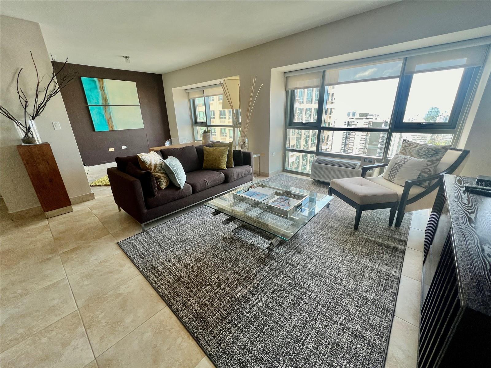 High floor furnished apartment on the North tower at Gallery Plaza. One bedroom and two bathrooms.
Steps to the beach and centrally located in the heart of Condado. Full back up generator, one parking plus a floating parking, pool and concierge. On the premises there is a complete modern gym, a spa and restaurants.