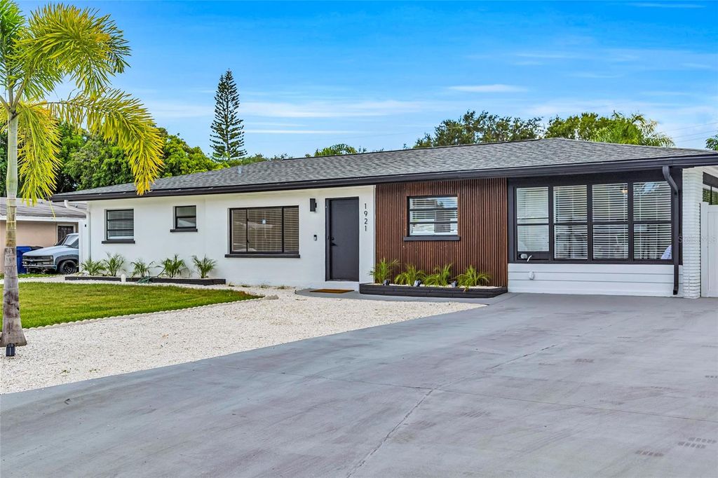 Photo of 1921 Fern Avenue, Sarasota, FL 34235 (MLS # A4648582)