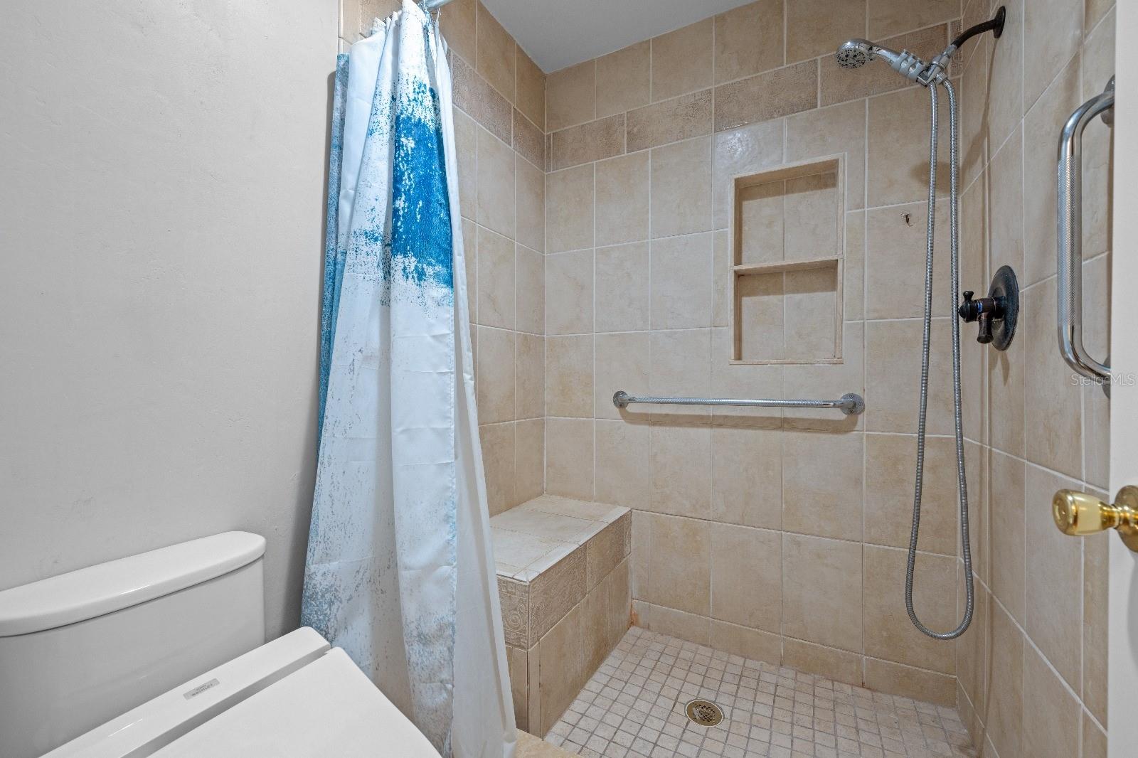 LAKE FOREST UNIT 1 - Residential Lease