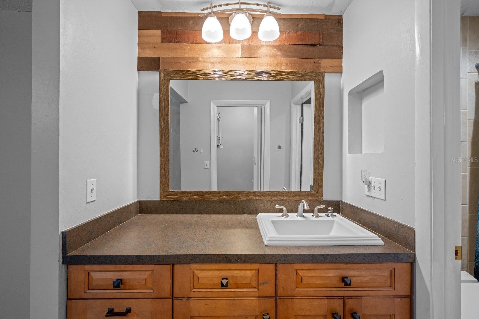 LAKE FOREST UNIT 1 - Residential Lease