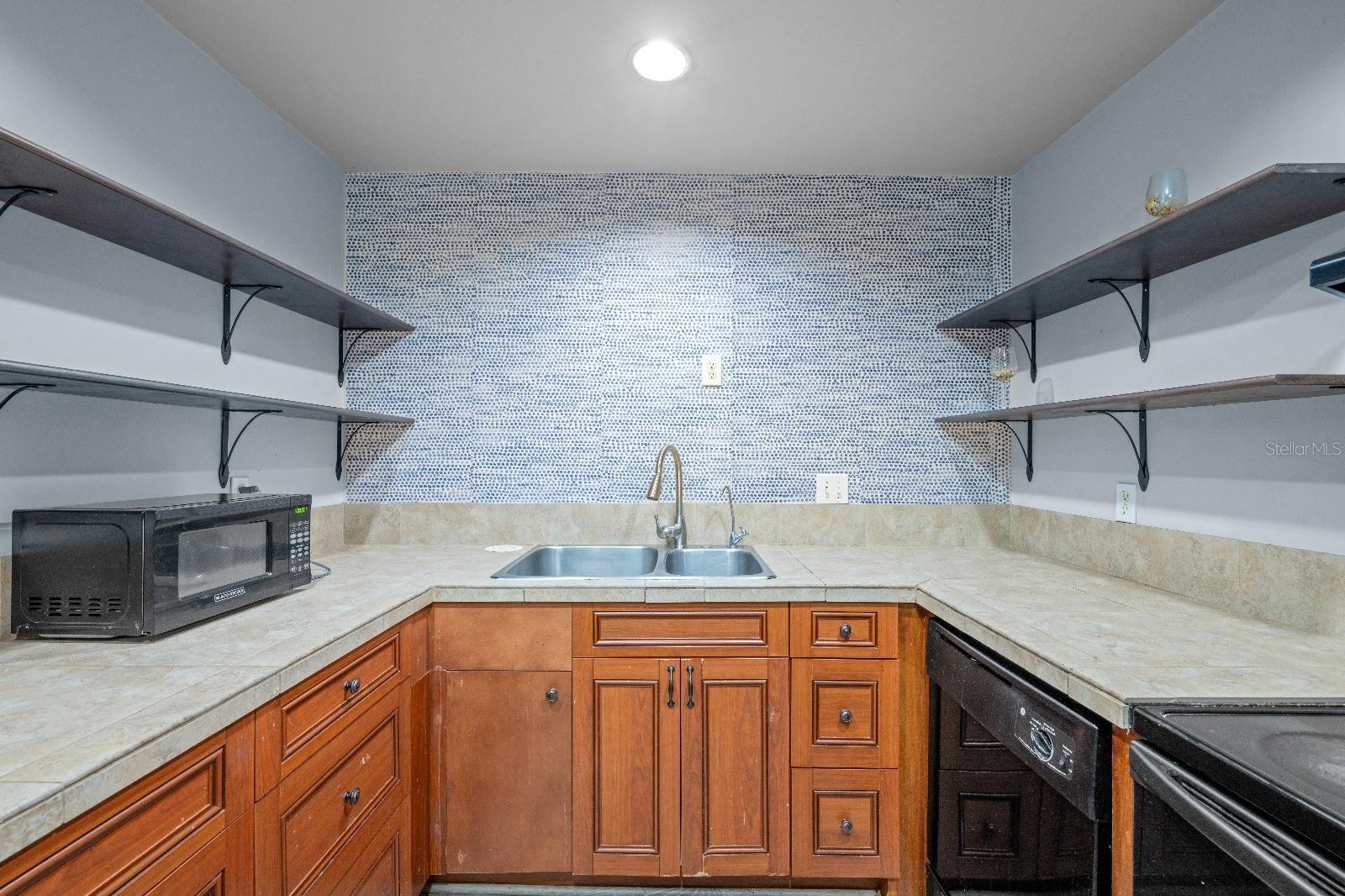 LAKE FOREST UNIT 1 - Residential Lease