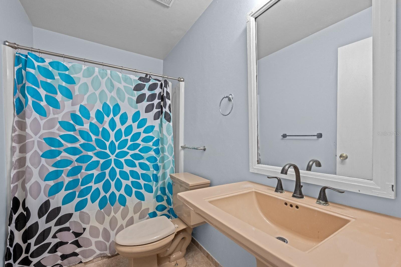 LAKE FOREST UNIT 1 - Residential Lease