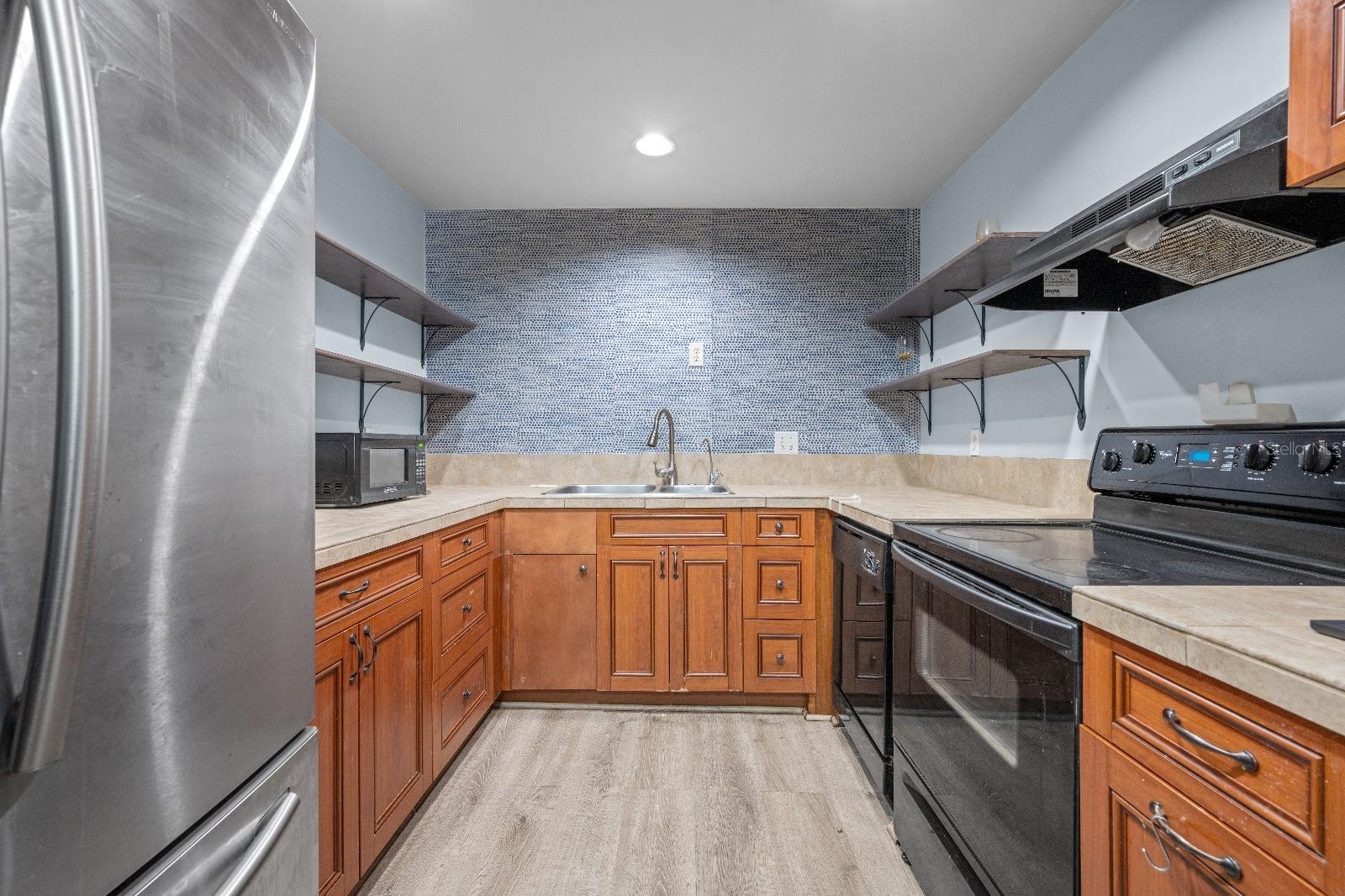 LAKE FOREST UNIT 1 - Residential Lease