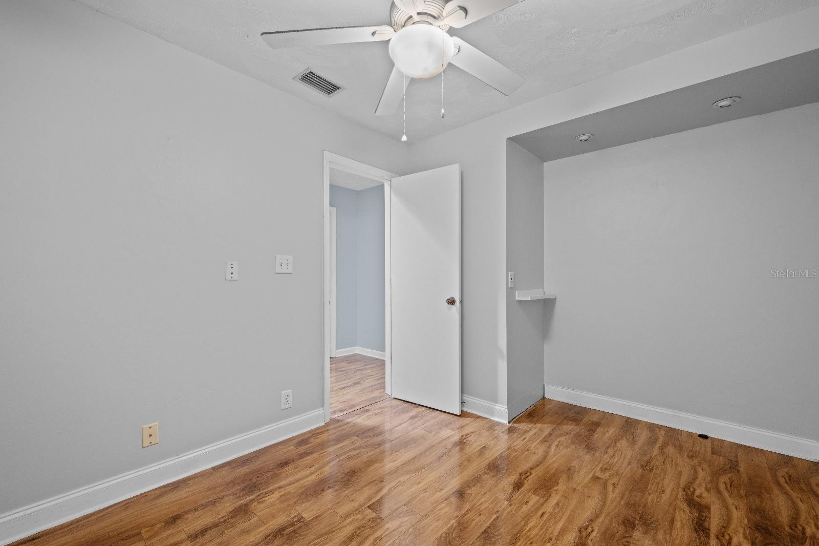 LAKE FOREST UNIT 1 - Residential Lease