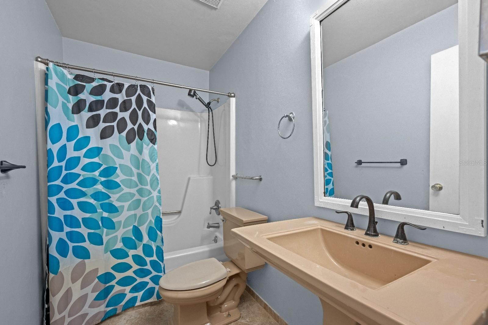 LAKE FOREST UNIT 1 - Residential Lease