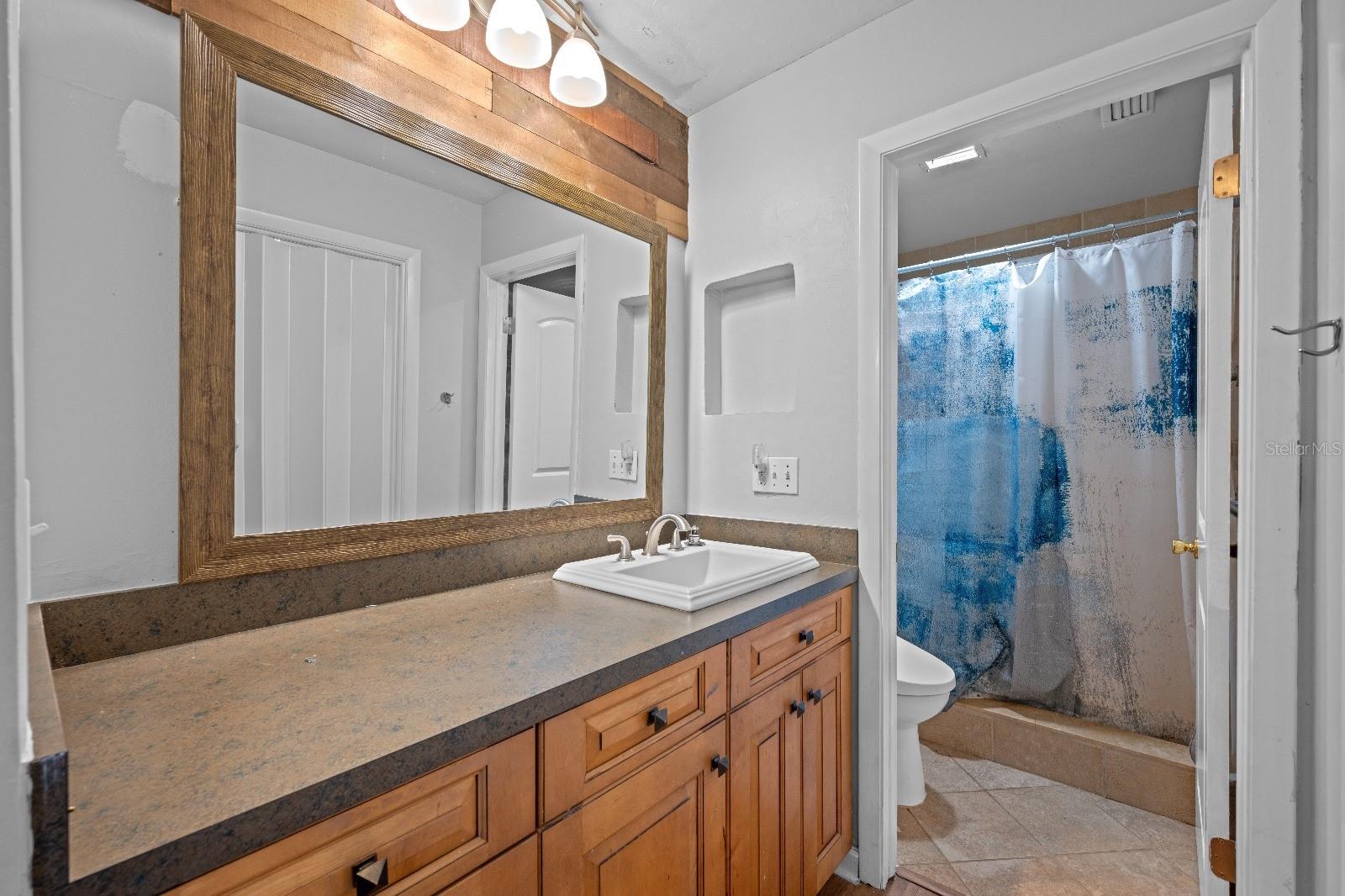 LAKE FOREST UNIT 1 - Residential Lease