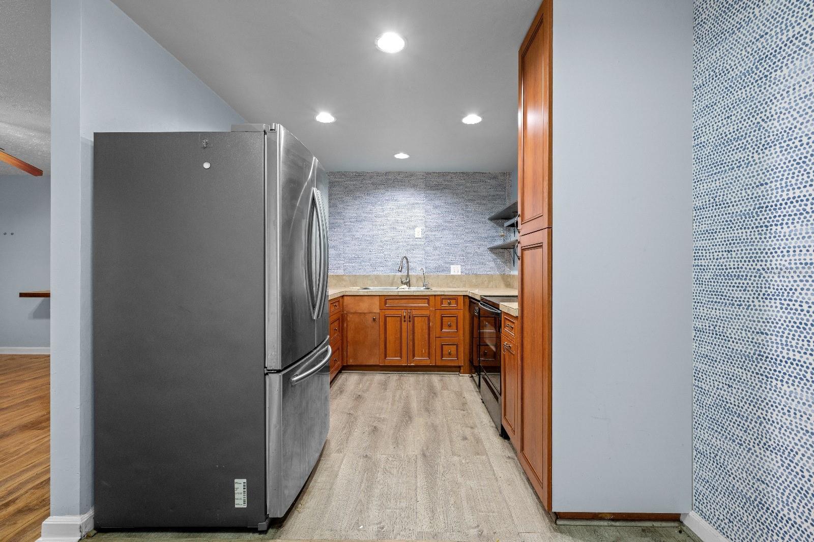 LAKE FOREST UNIT 1 - Residential Lease