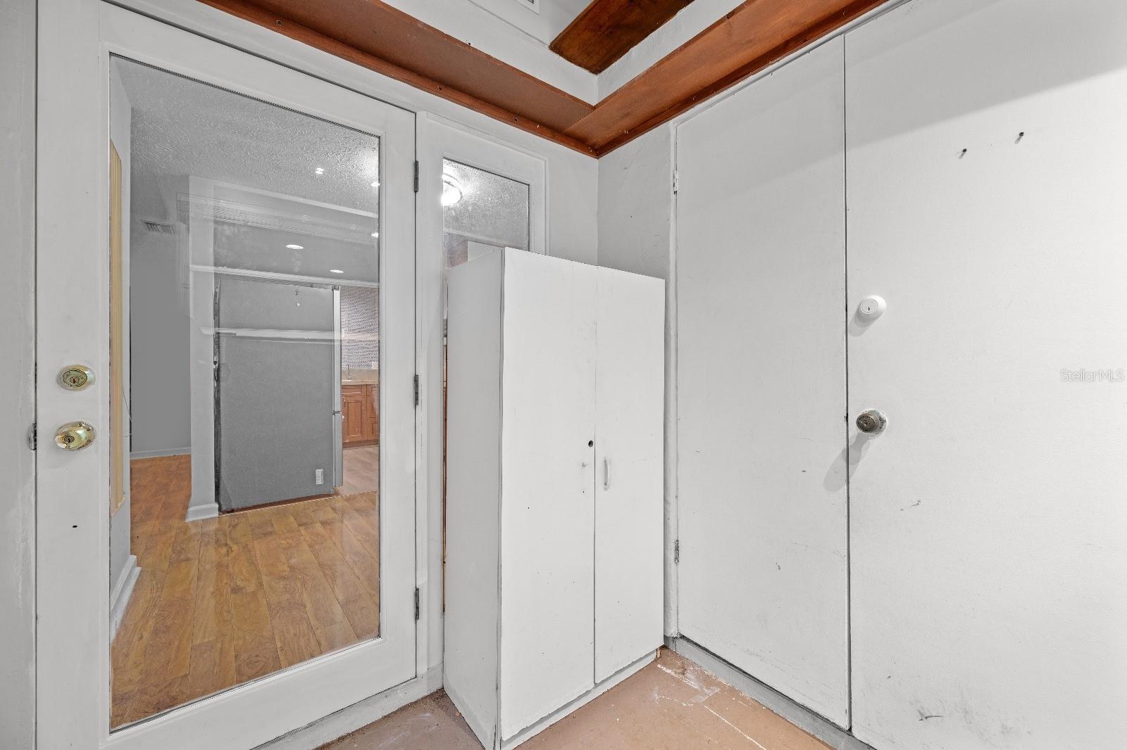 LAKE FOREST UNIT 1 - Residential Lease