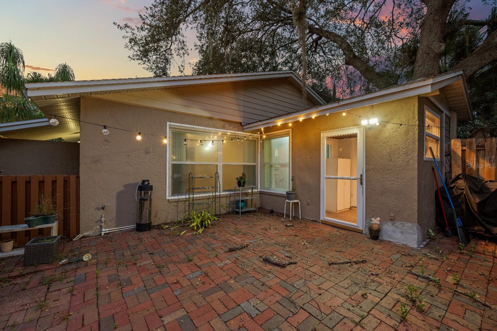 LAKE FOREST UNIT 1 - Residential Lease