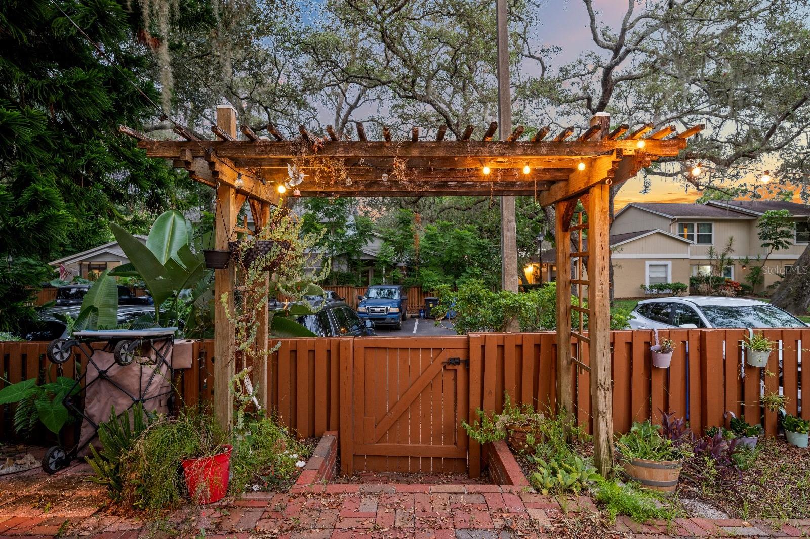 LAKE FOREST UNIT 1 - Residential Lease