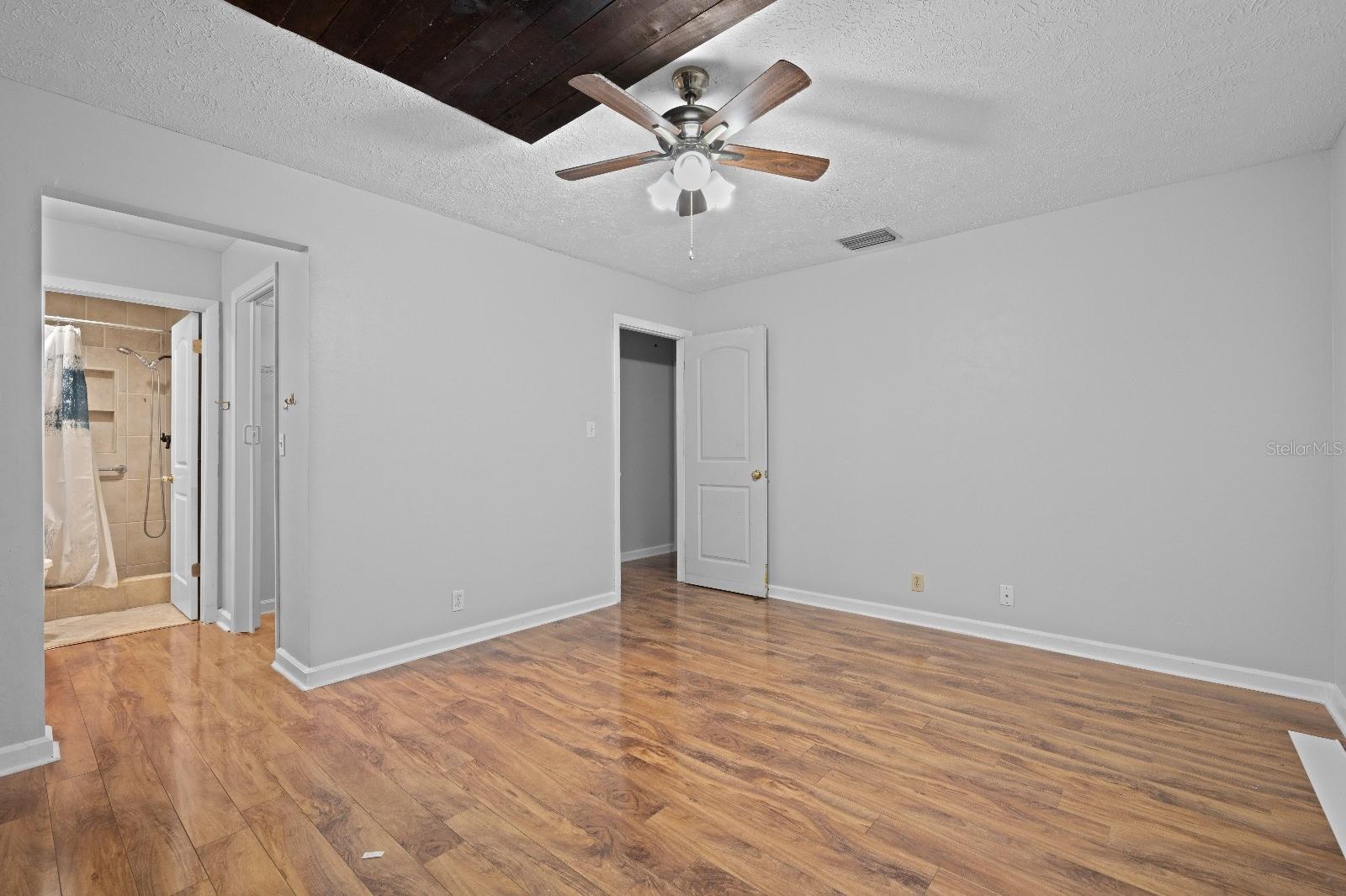 LAKE FOREST UNIT 1 - Residential Lease