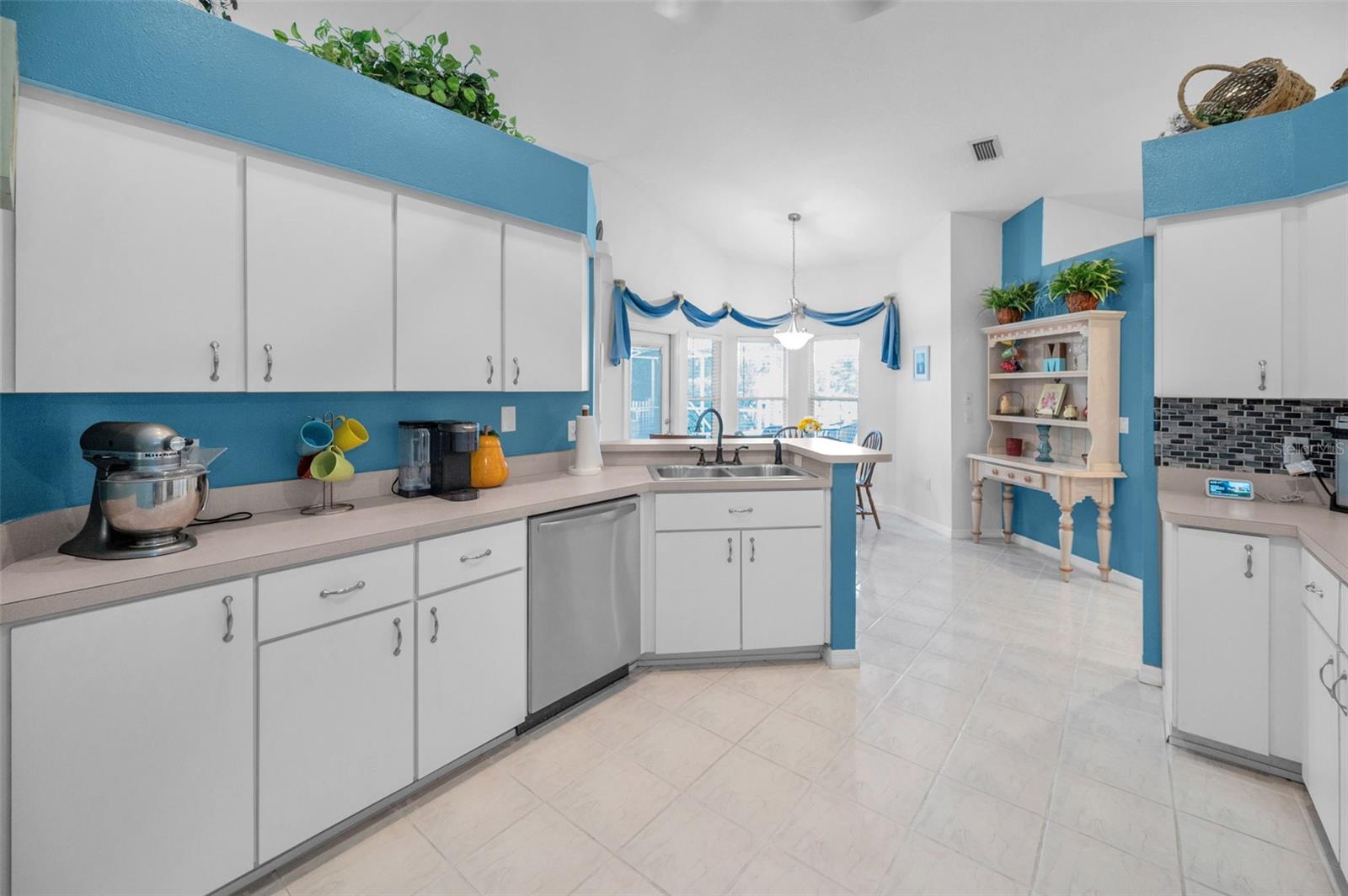 WHISPERING LAKES - Residential