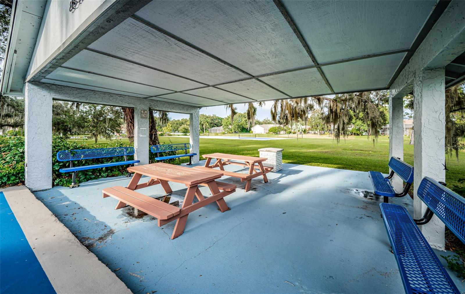 WHISPERING LAKES - Residential