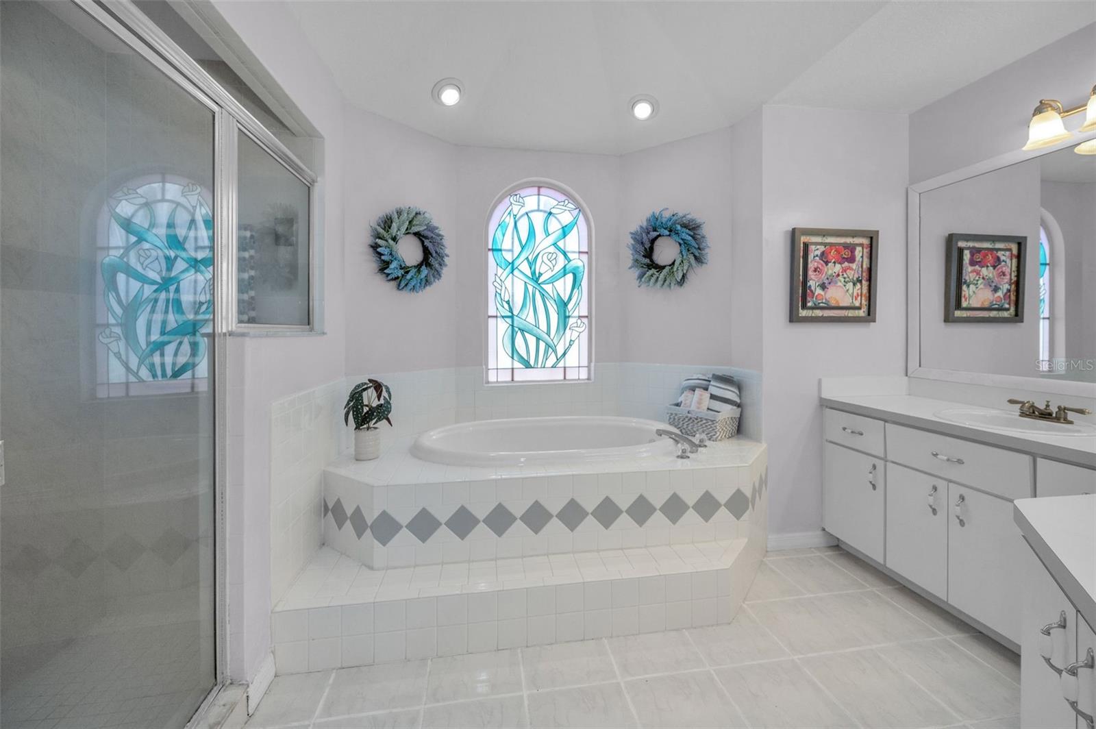 WHISPERING LAKES - Residential