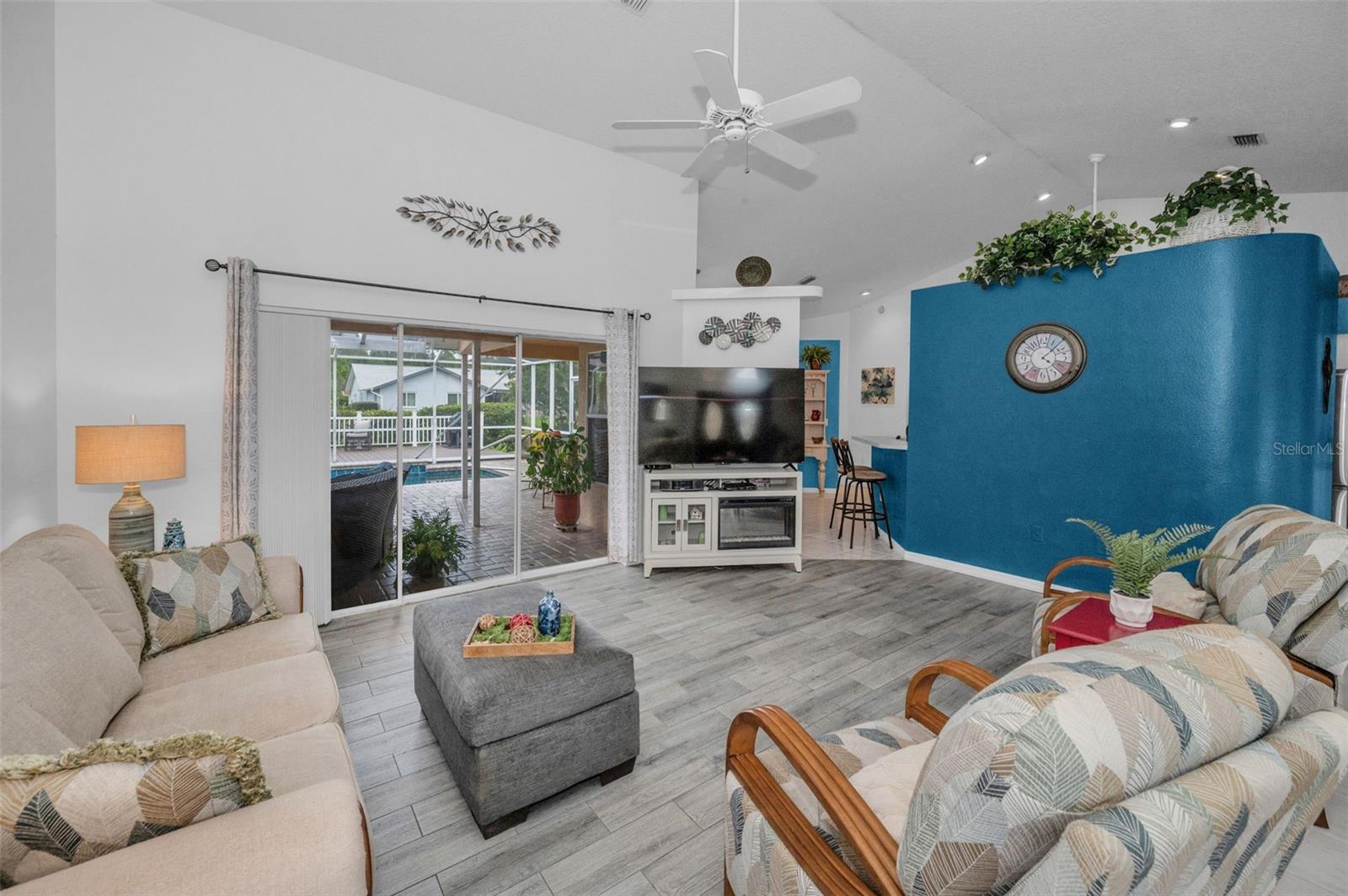 WHISPERING LAKES - Residential