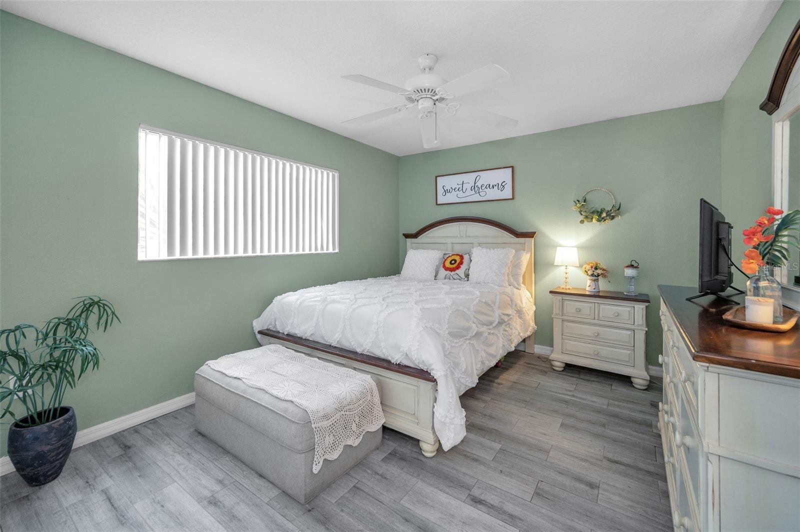 WHISPERING LAKES - Residential