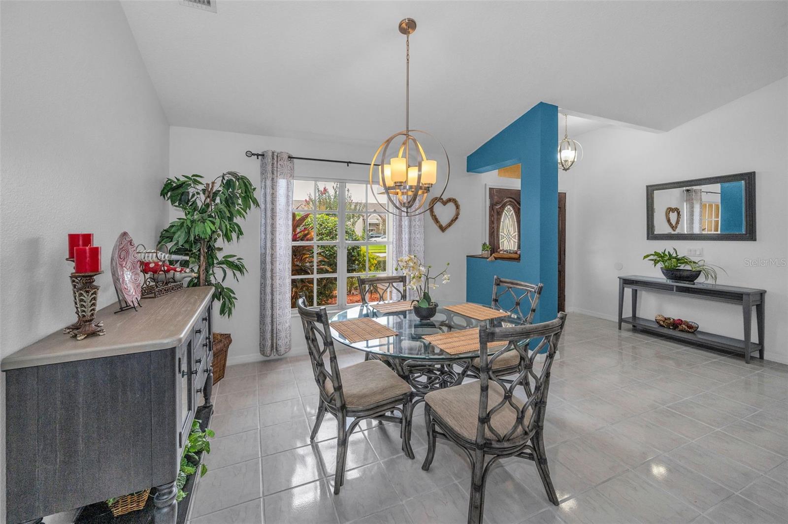 WHISPERING LAKES - Residential