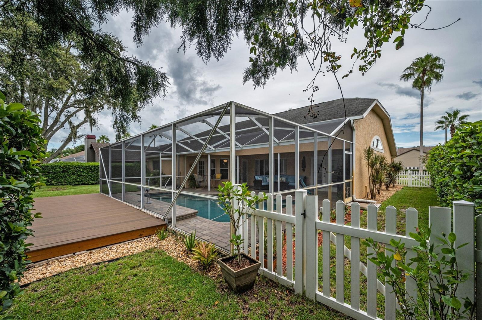 WHISPERING LAKES - Residential