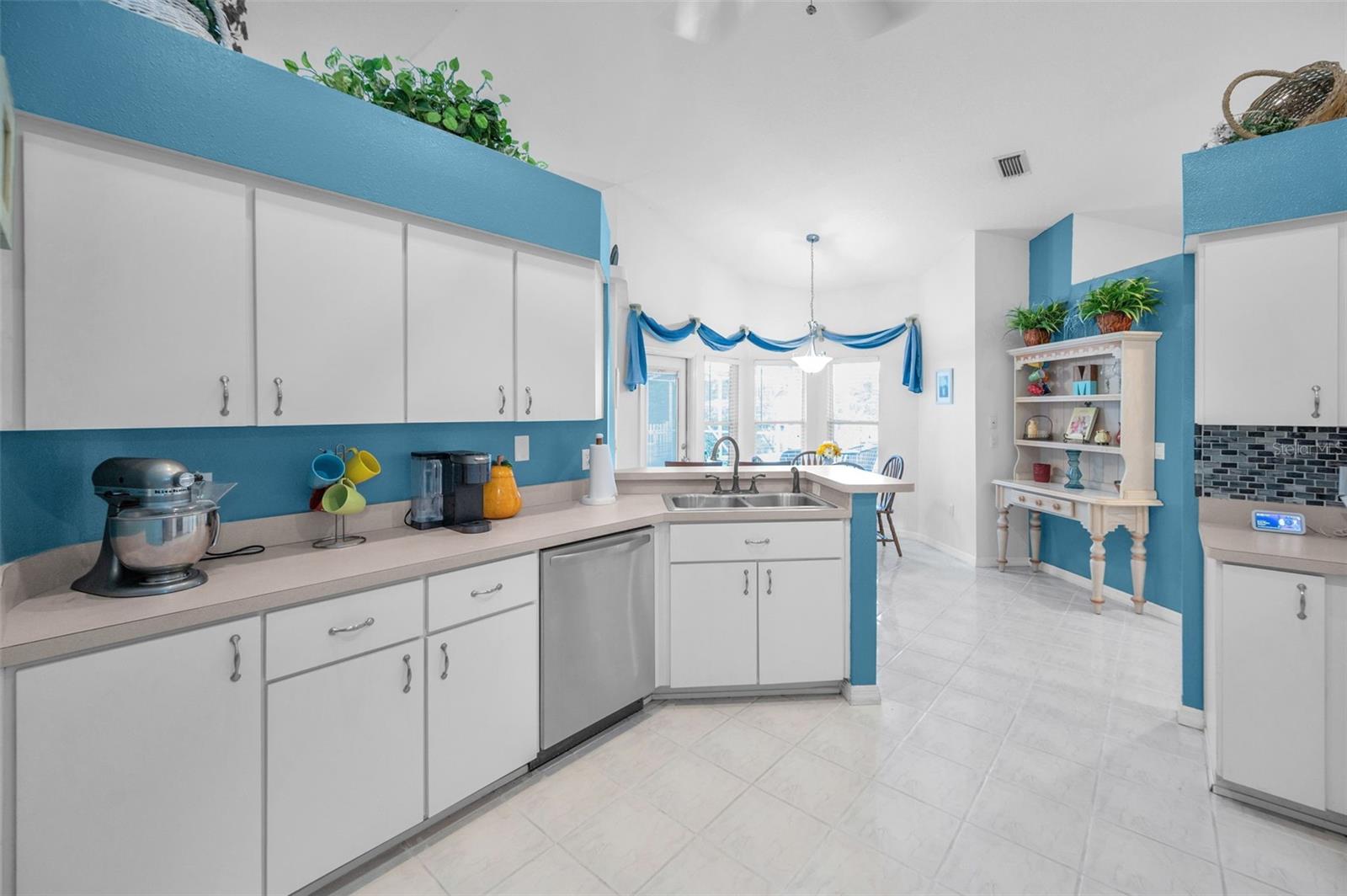 WHISPERING LAKES - Residential