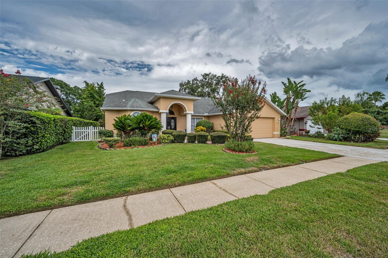 WHISPERING LAKES - Residential