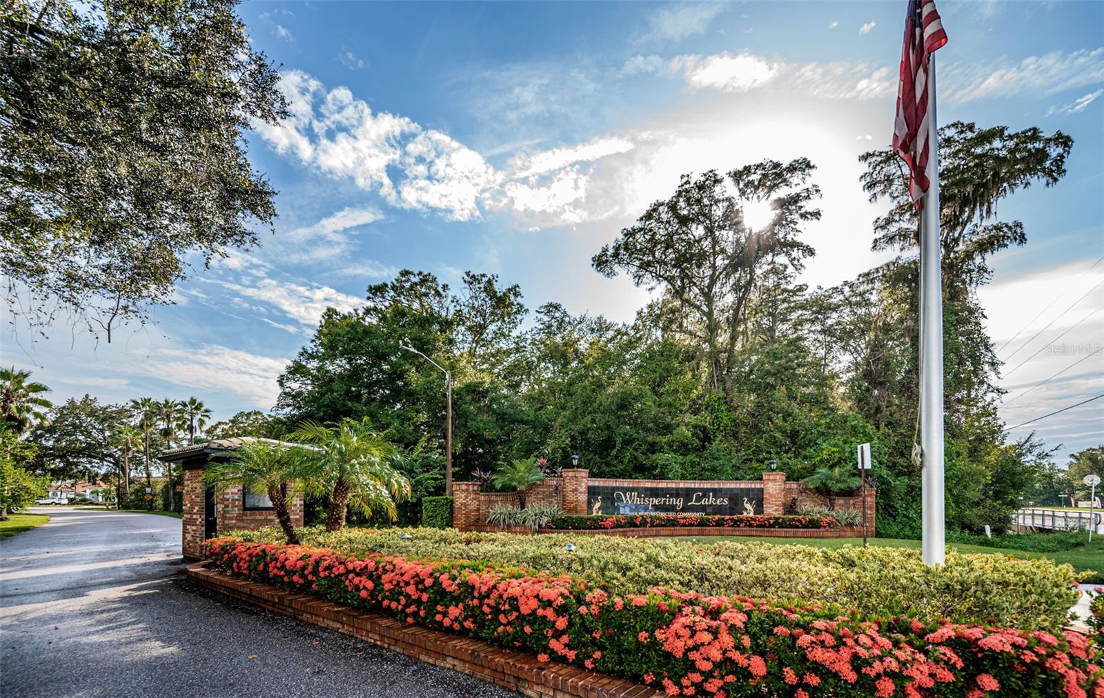 WHISPERING LAKES - Residential