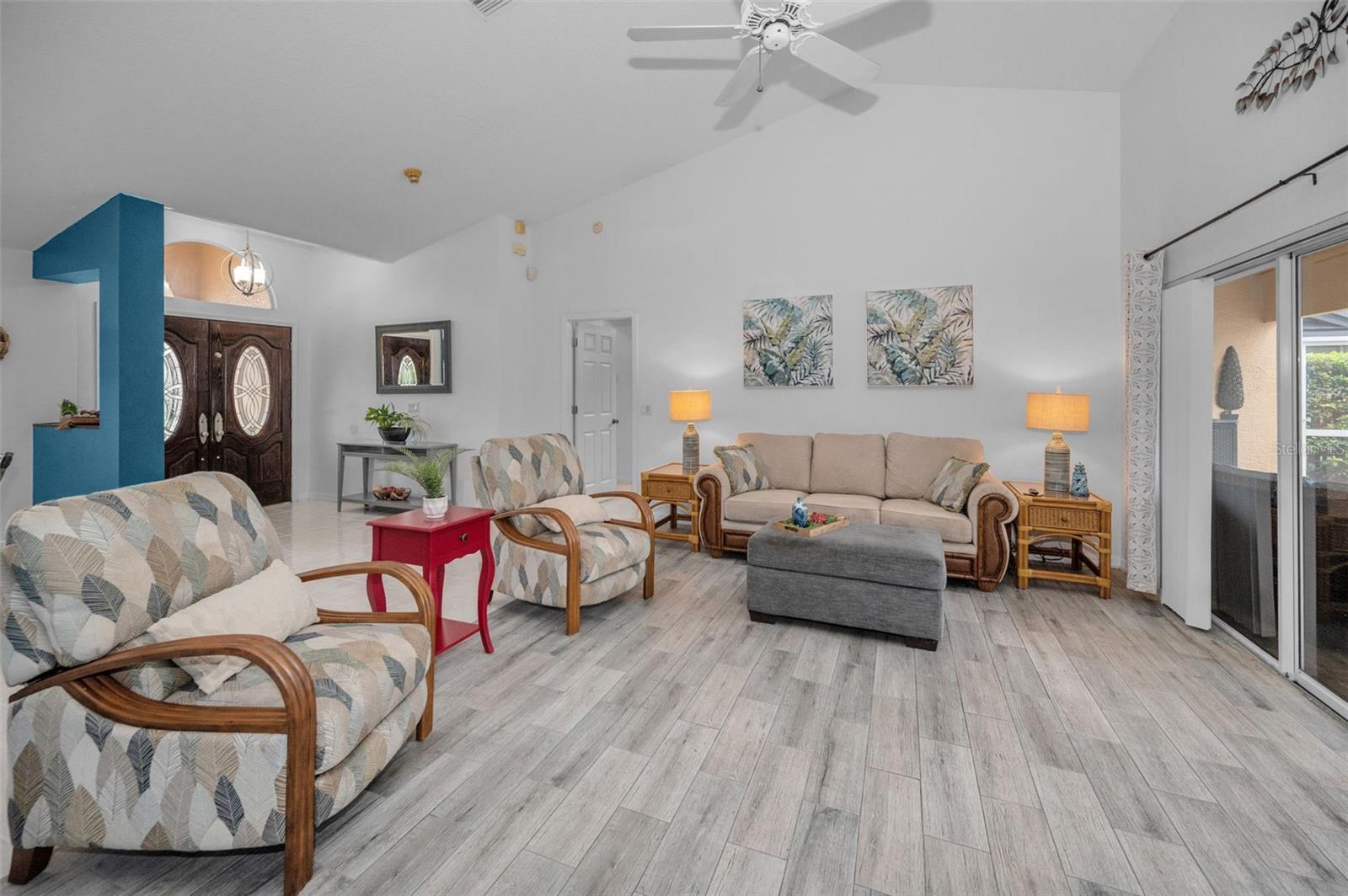 WHISPERING LAKES - Residential