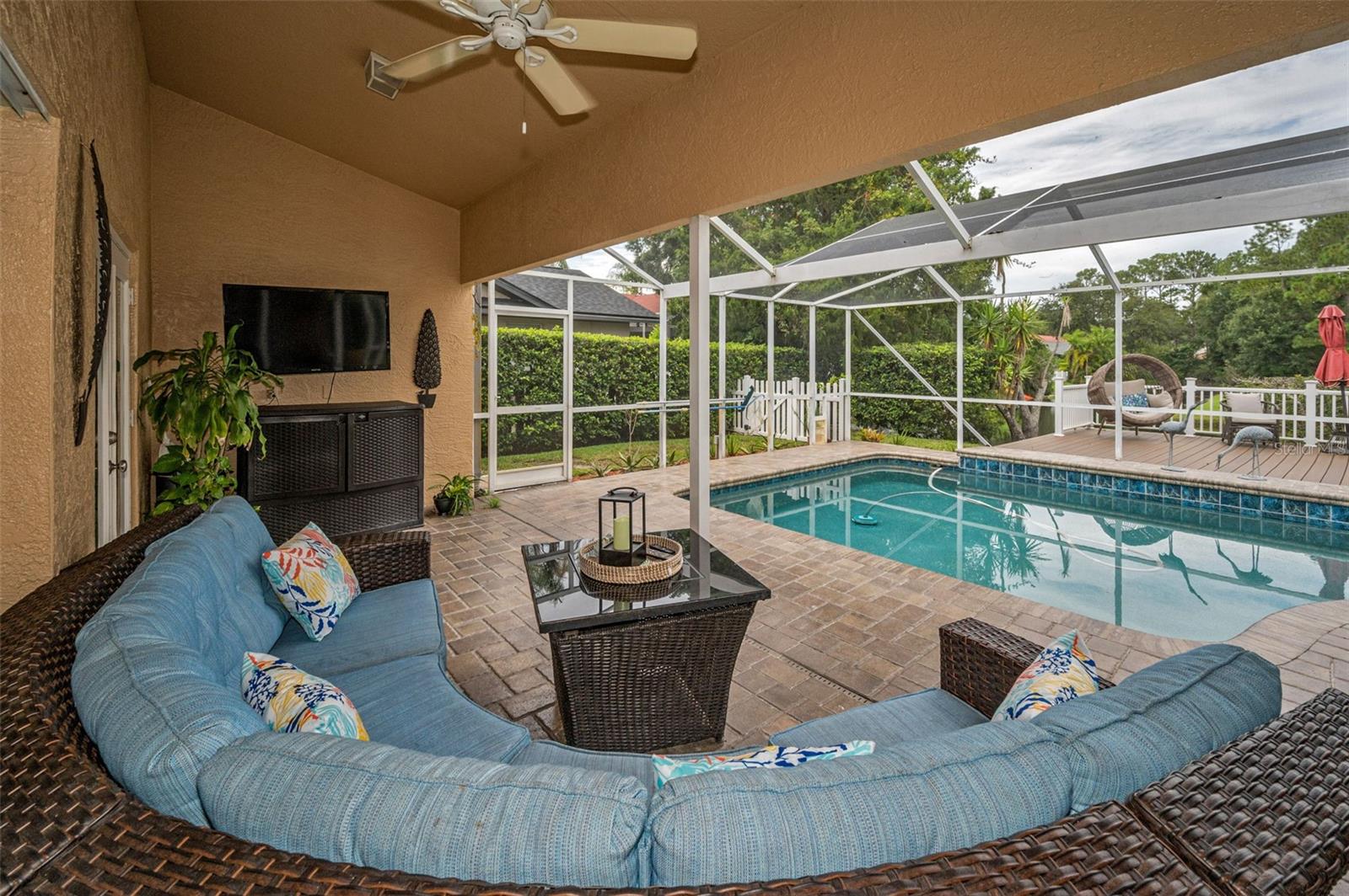WHISPERING LAKES - Residential