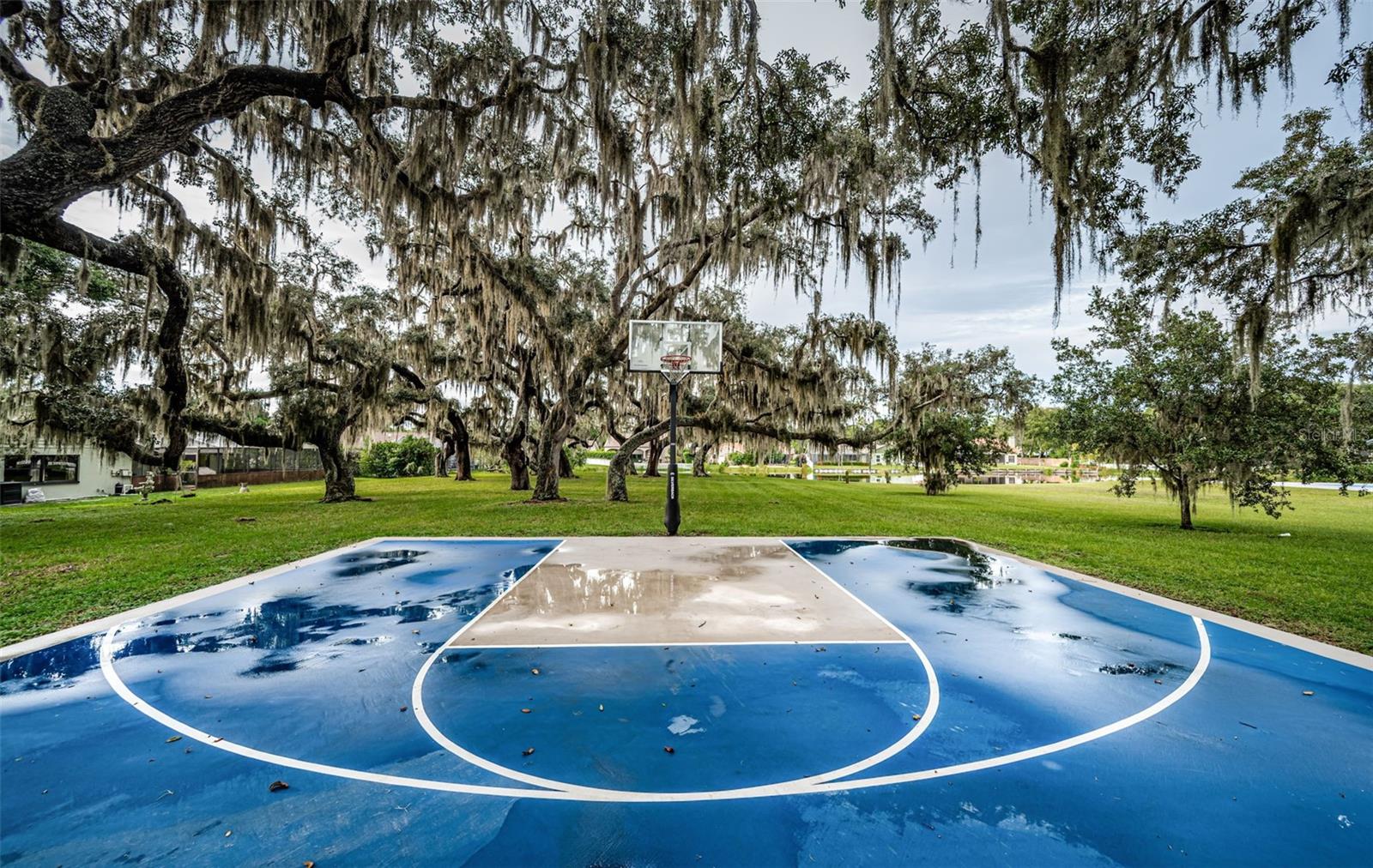 WHISPERING LAKES - Residential