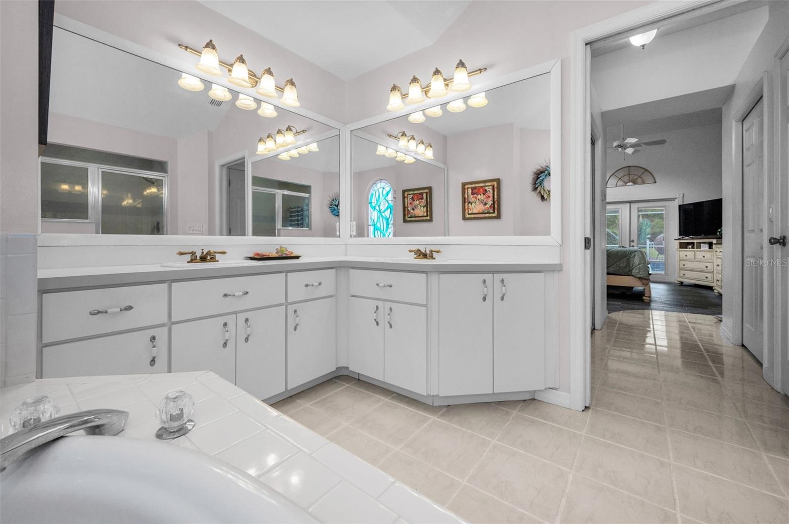 WHISPERING LAKES - Residential