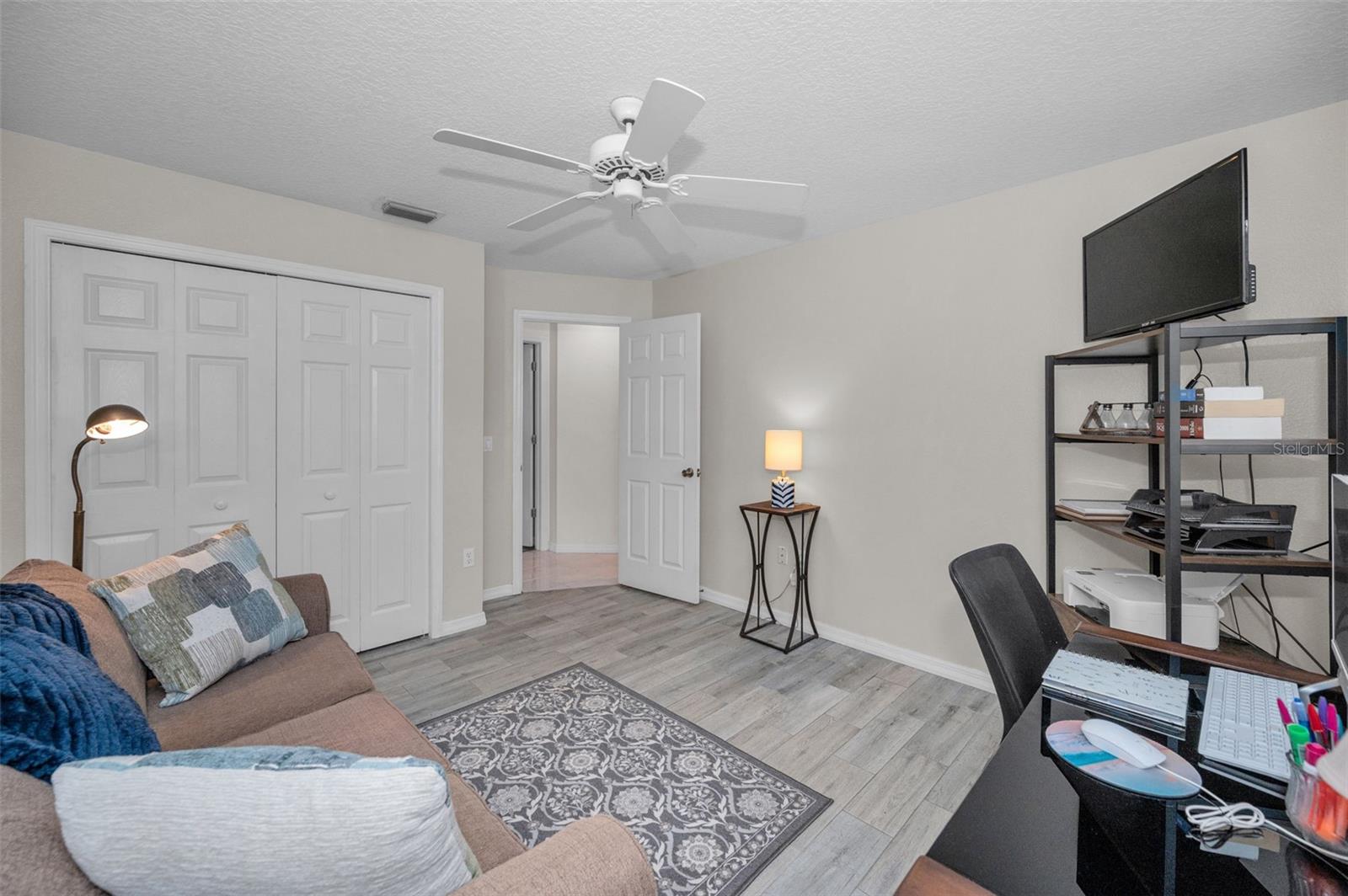 WHISPERING LAKES - Residential