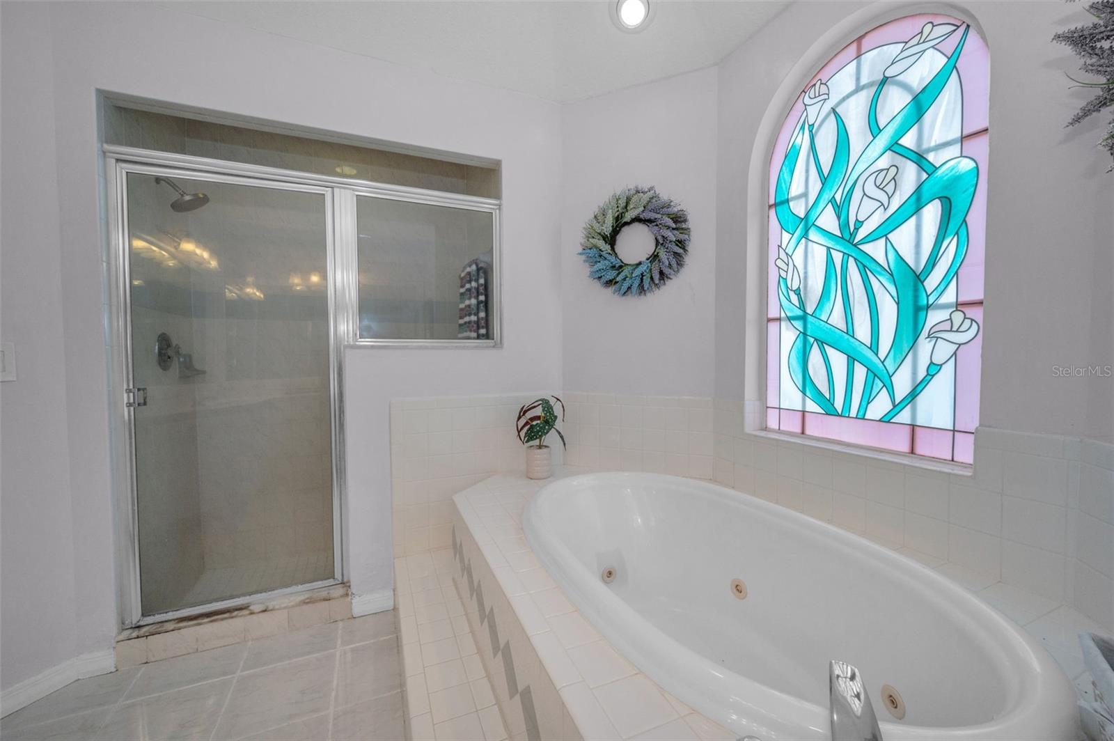 WHISPERING LAKES - Residential