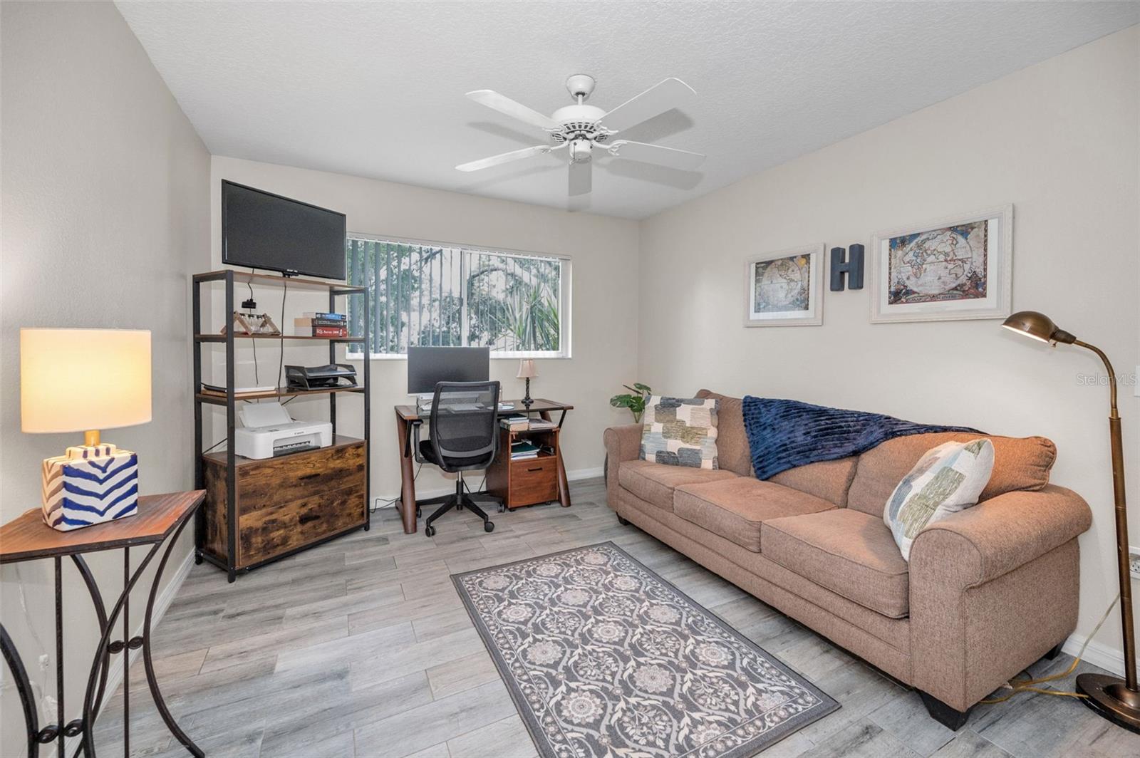 WHISPERING LAKES - Residential