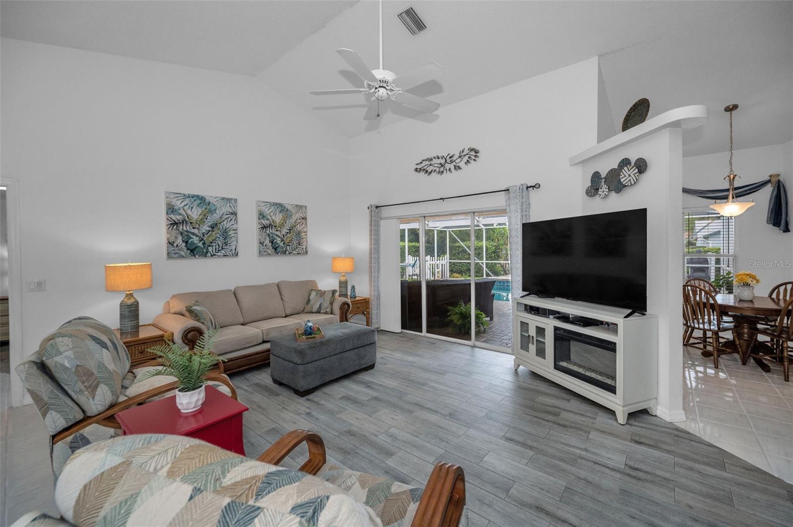 WHISPERING LAKES - Residential