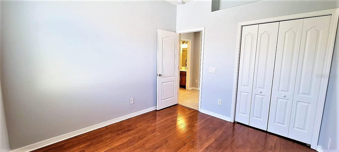 OAK CREEK - Residential Lease