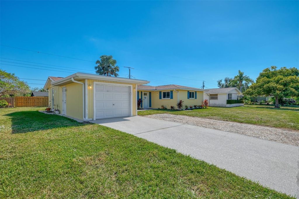 Photo of 6611 Bowline Drive, Sarasota, FL 34231 (MLS # A4670634)