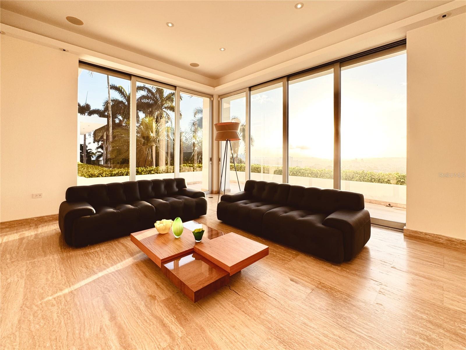 HILLTOP RESIDENCE - Residential