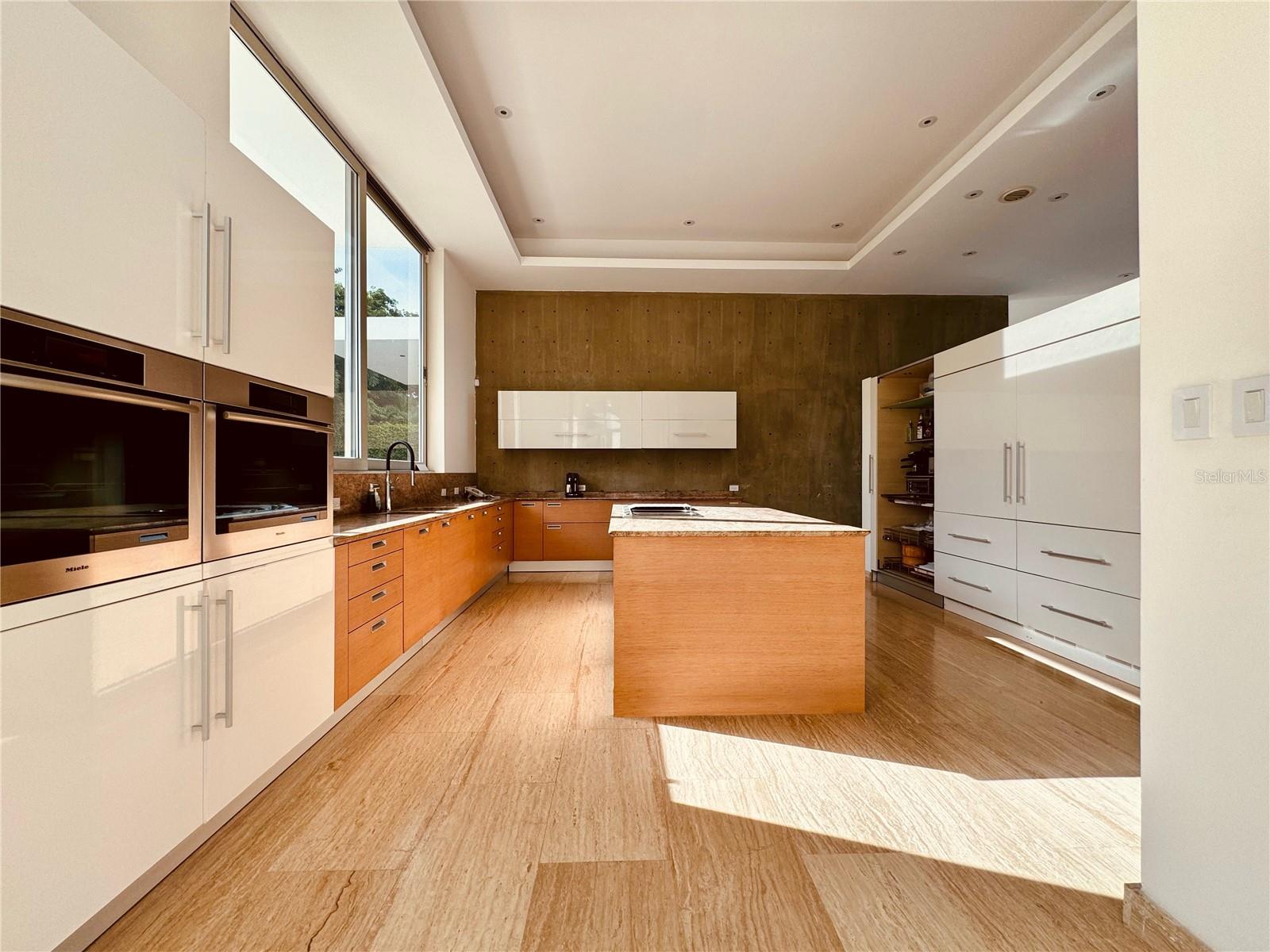 HILLTOP RESIDENCE - Residential