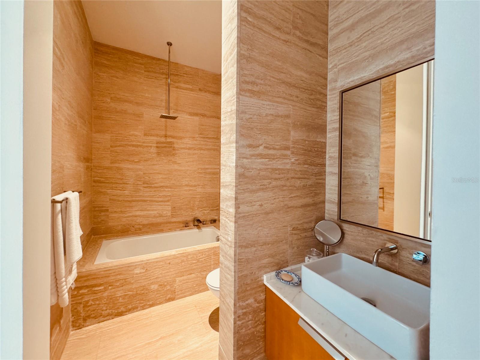 HILLTOP RESIDENCE - Residential