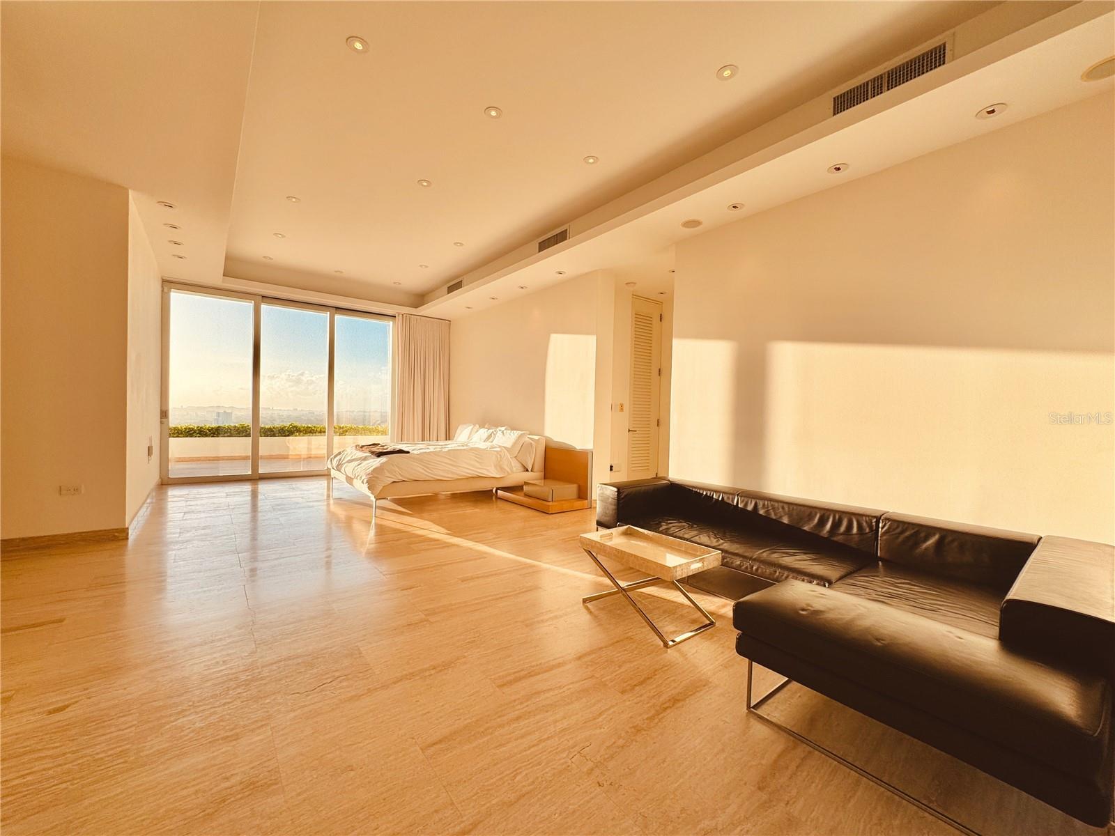 HILLTOP RESIDENCE - Residential